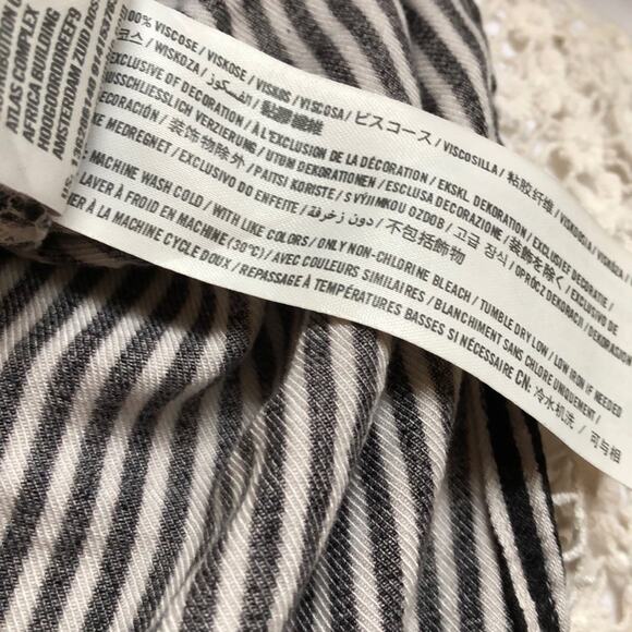 Abercrombie & Fitch Crop Striped T-Shirt with Crochet Hem Medium - Picture 7 of 7